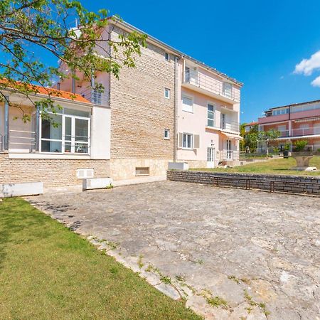 Awesome Apartment In Sveti Filip I Jakov W/ 1 Bedrooms Ngoại thất bức ảnh