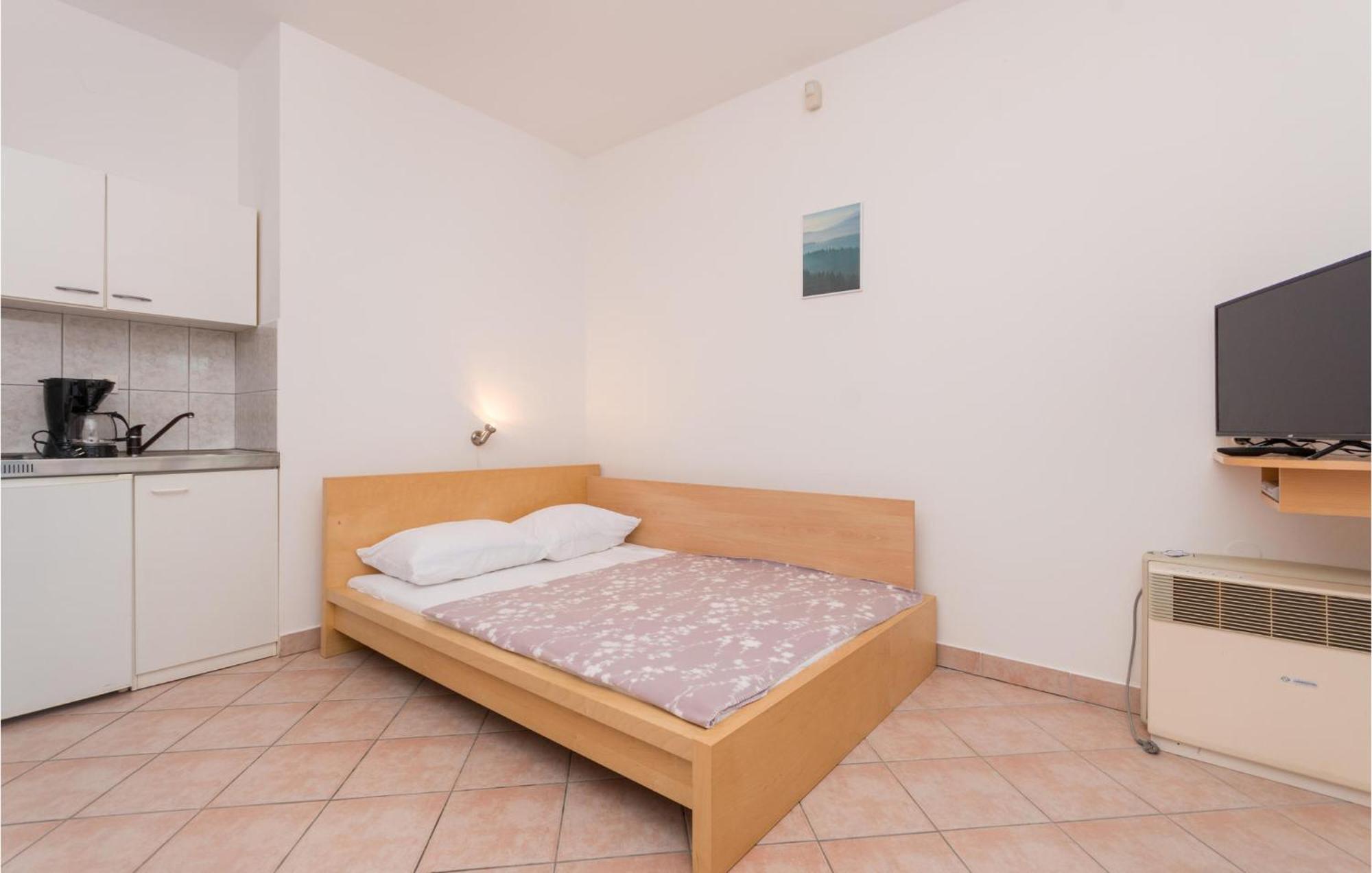 Awesome Apartment In Sveti Filip I Jakov W/ 1 Bedrooms Ngoại thất bức ảnh