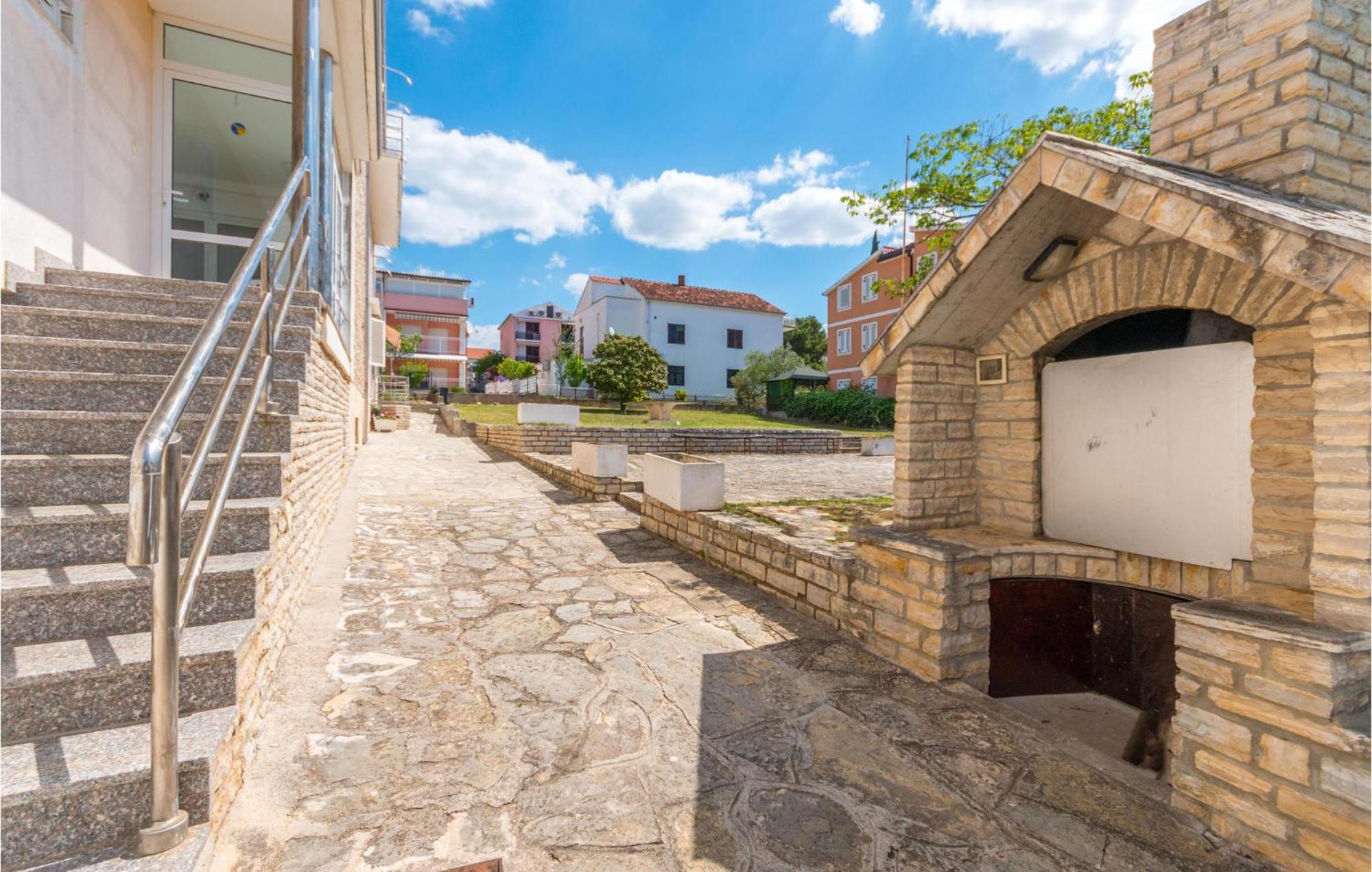 Awesome Apartment In Sveti Filip I Jakov W/ 1 Bedrooms Ngoại thất bức ảnh